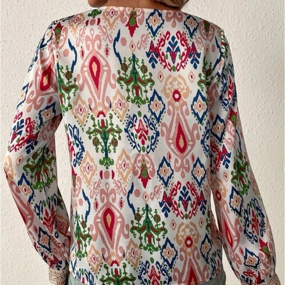 New v neck all over print top - Picture 8 of 8